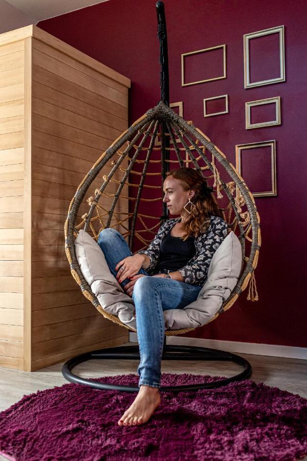 Apartment L'echappee - Maison Romantique - & Sauna Privatif- Pole Dance - Lit Rond Avec Miroir Au Plafond *